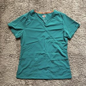 Women’s Dickies Scrub Top Size Small